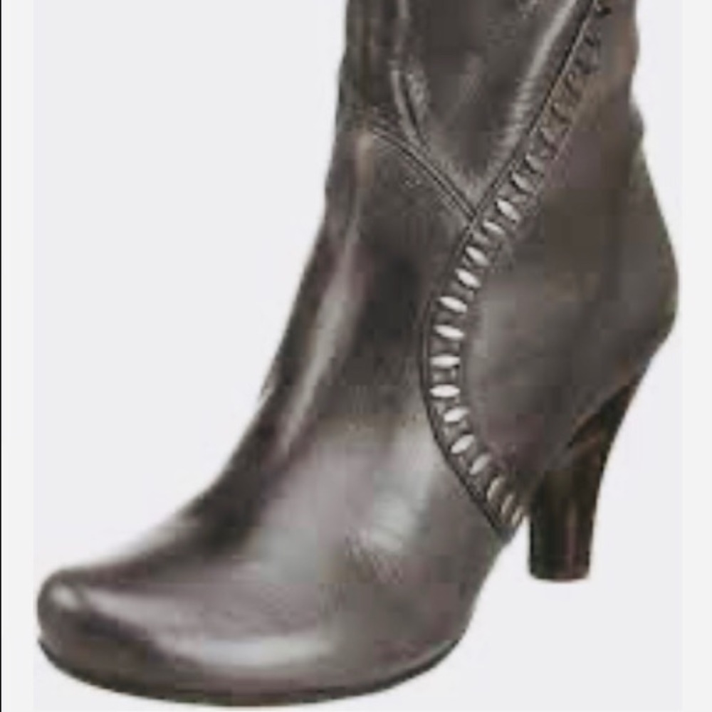 Biviel grey leather heeled boots w/stud detail